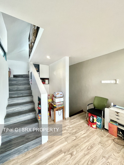 Kew Vale (D16), Terrace #309664851